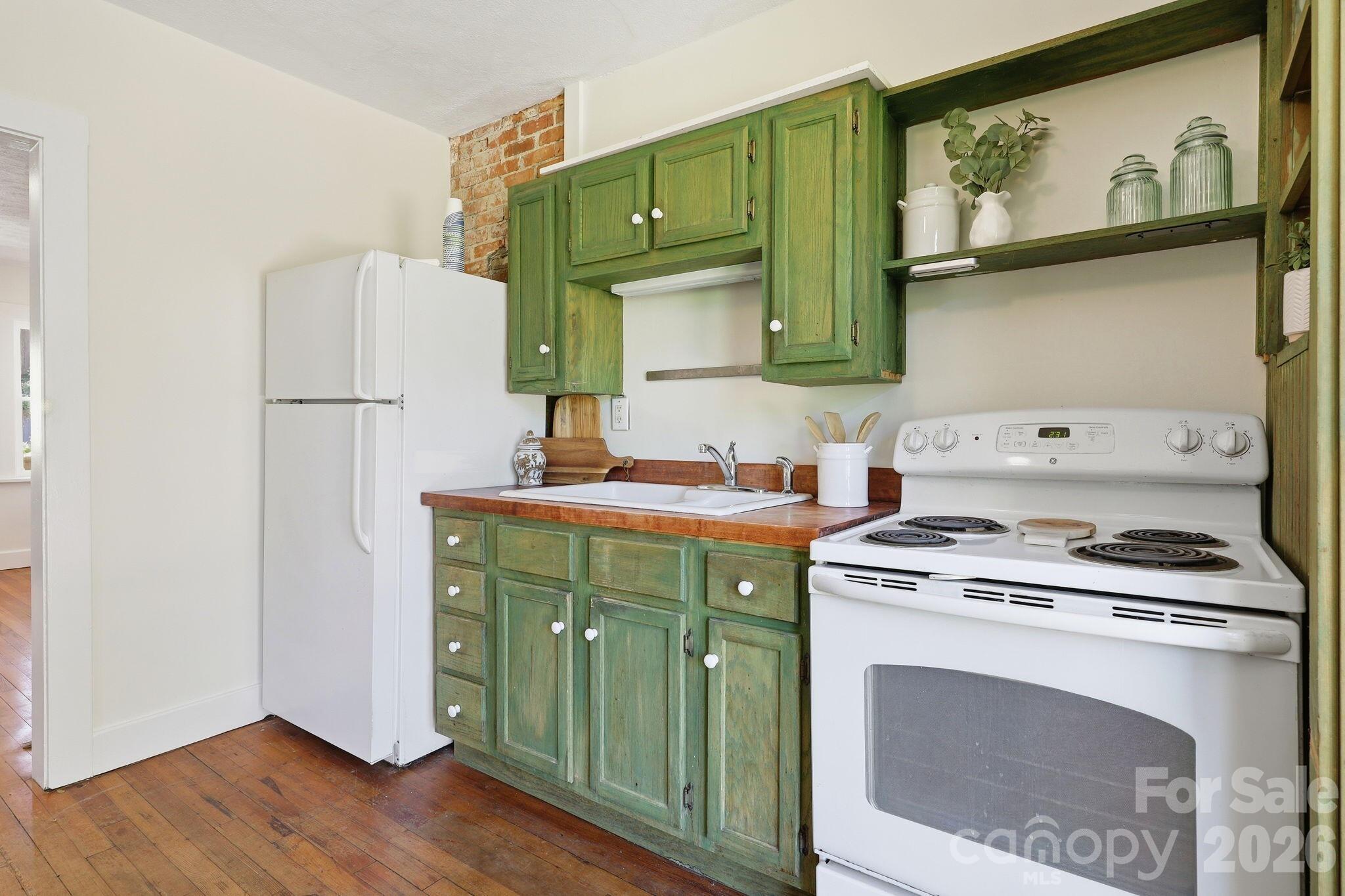 86 Annandale Avenue — Asheville