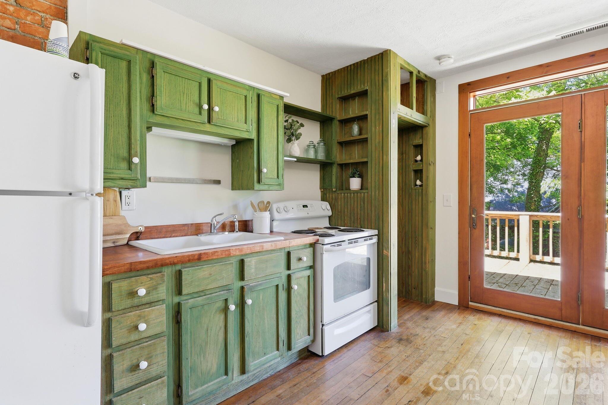 86 Annandale Avenue — Asheville