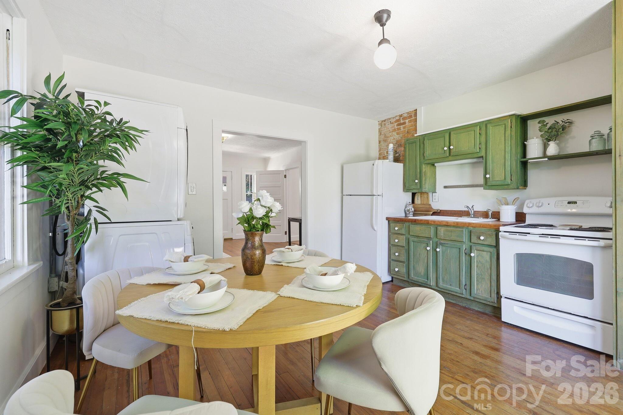 86 Annandale Avenue — Asheville