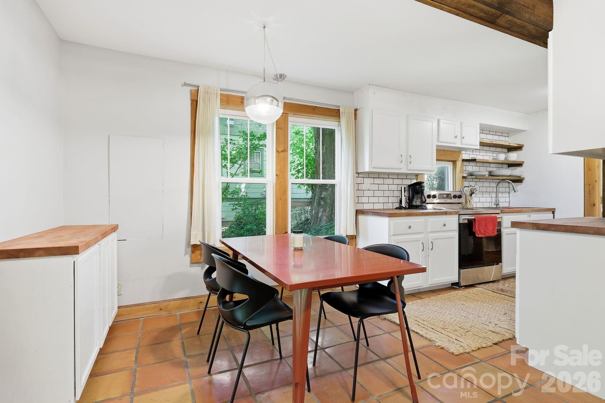 86 Annandale Avenue — Asheville