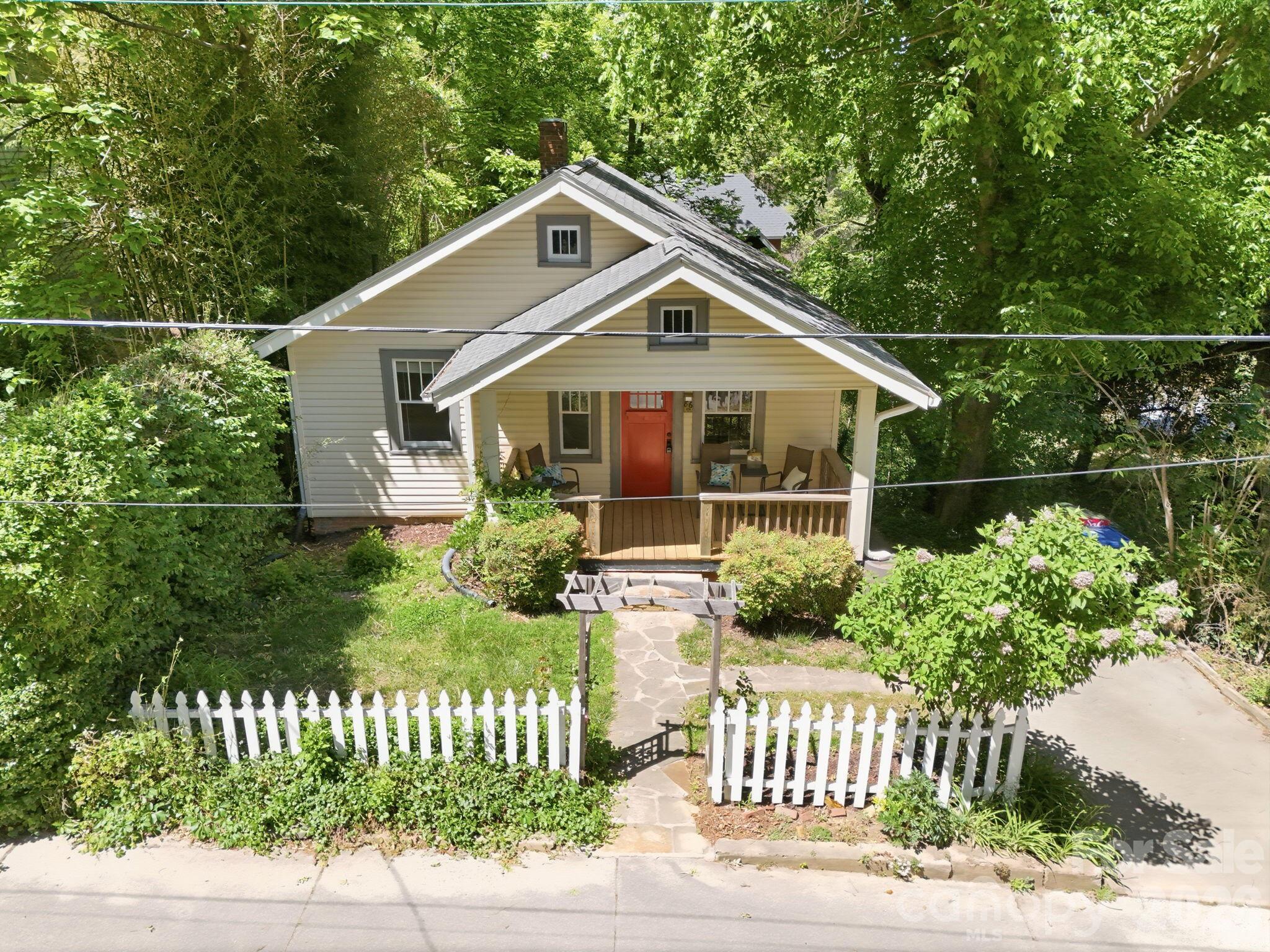 86 Annandale Avenue — Asheville