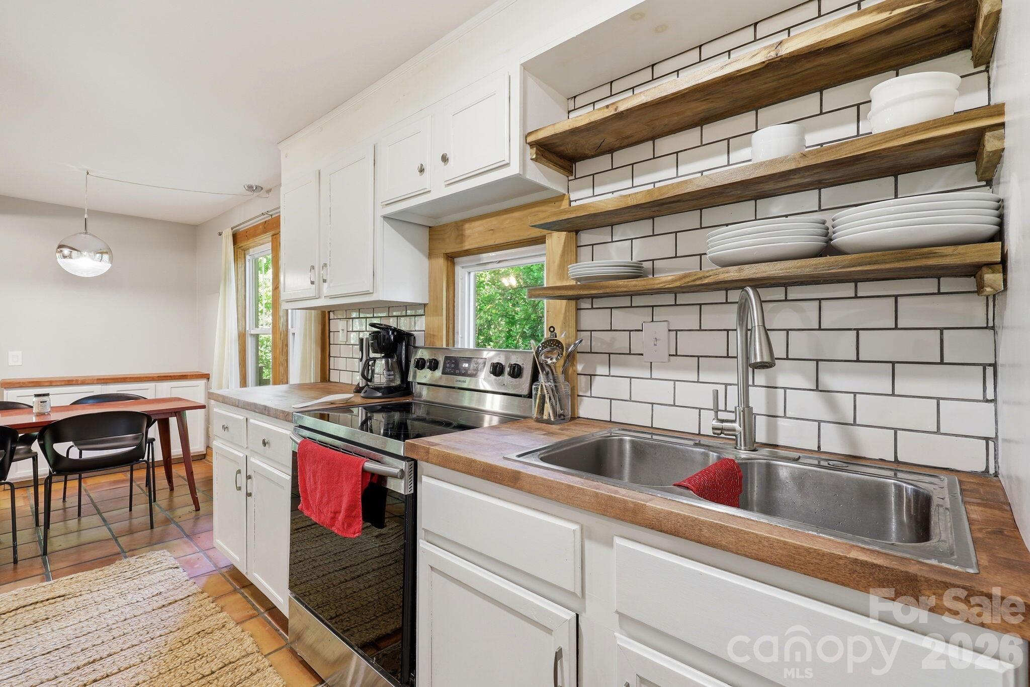 86 Annandale Avenue — Asheville