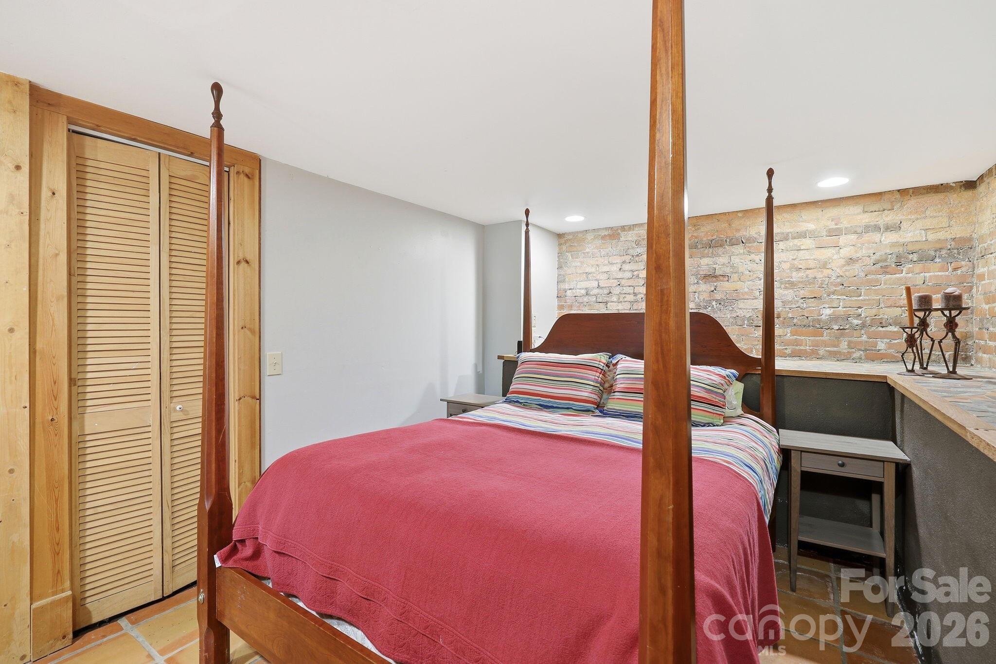 86 Annandale Avenue — Asheville