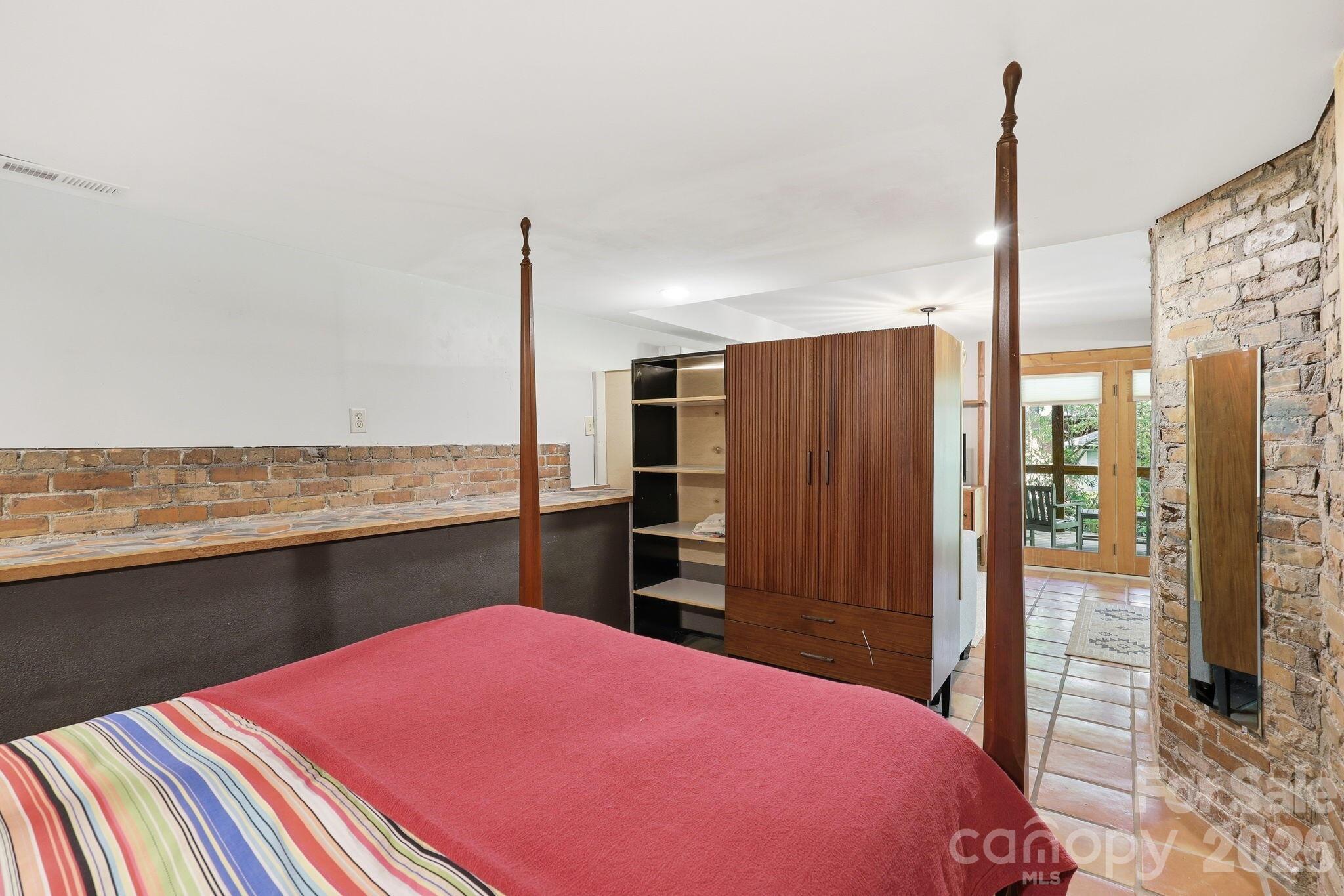 86 Annandale Avenue — Asheville