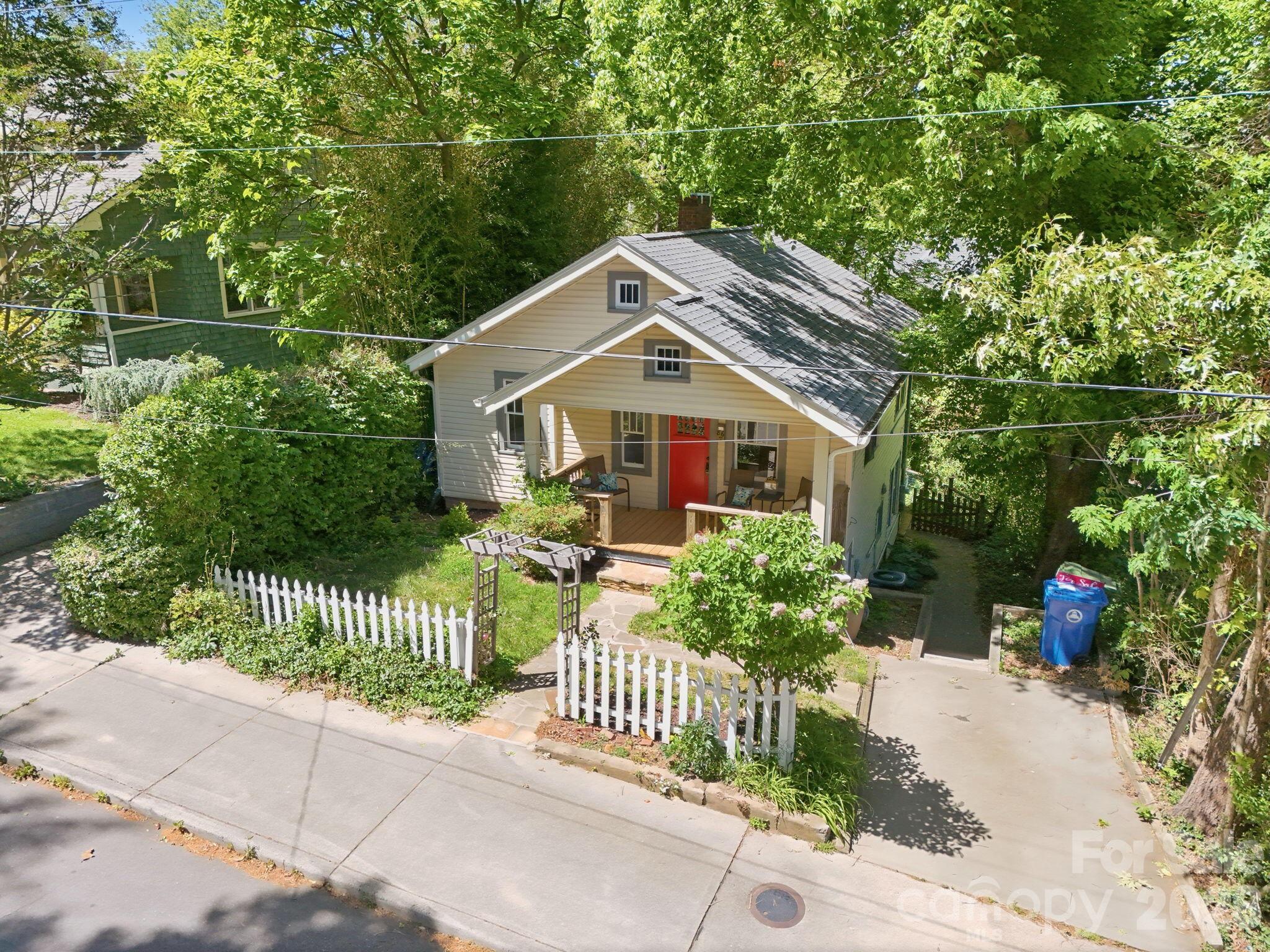 86 Annandale Avenue — Asheville