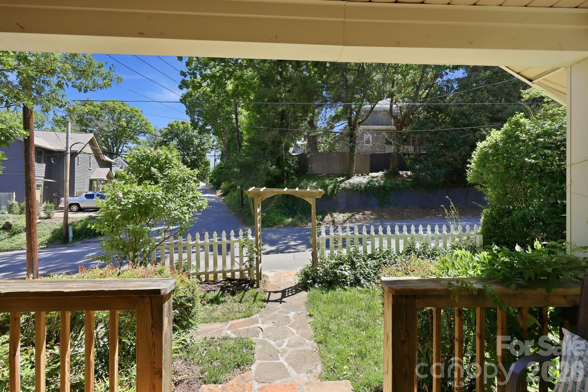 86 Annandale Avenue — Asheville