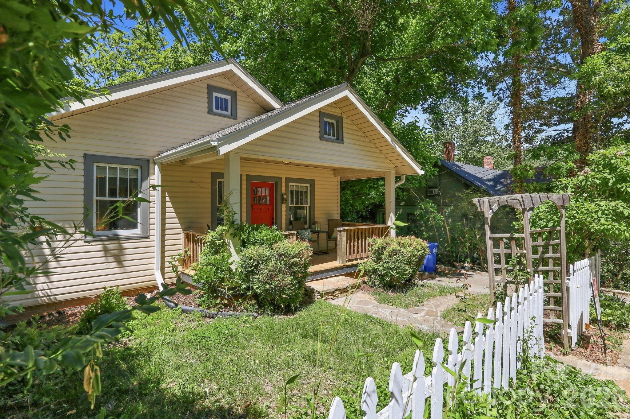 86 Annandale Avenue — Asheville