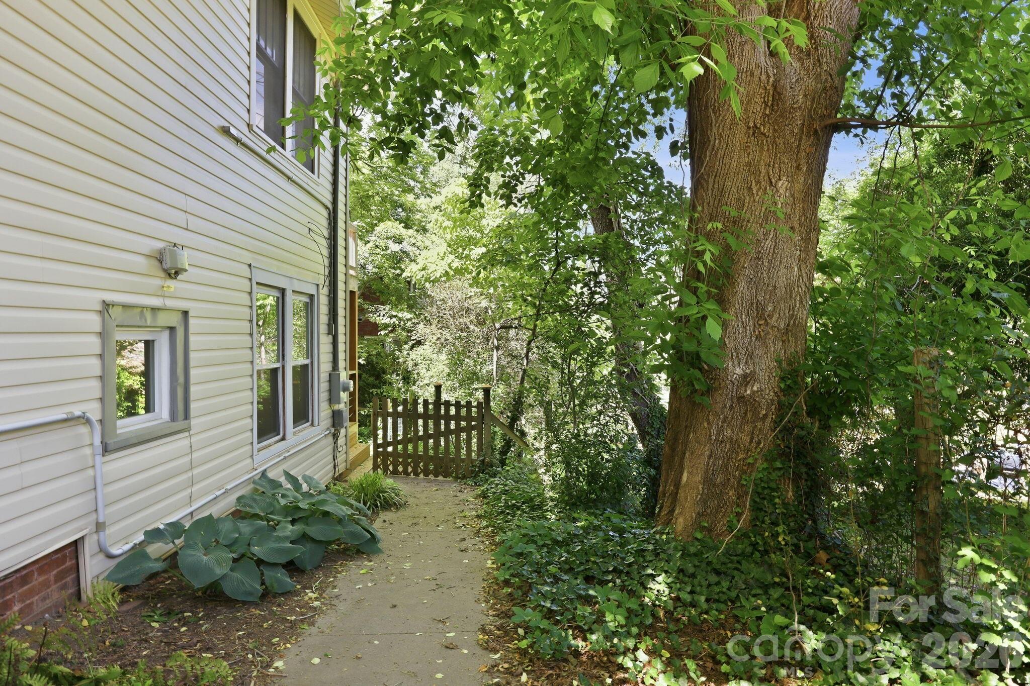 86 Annandale Avenue — Asheville