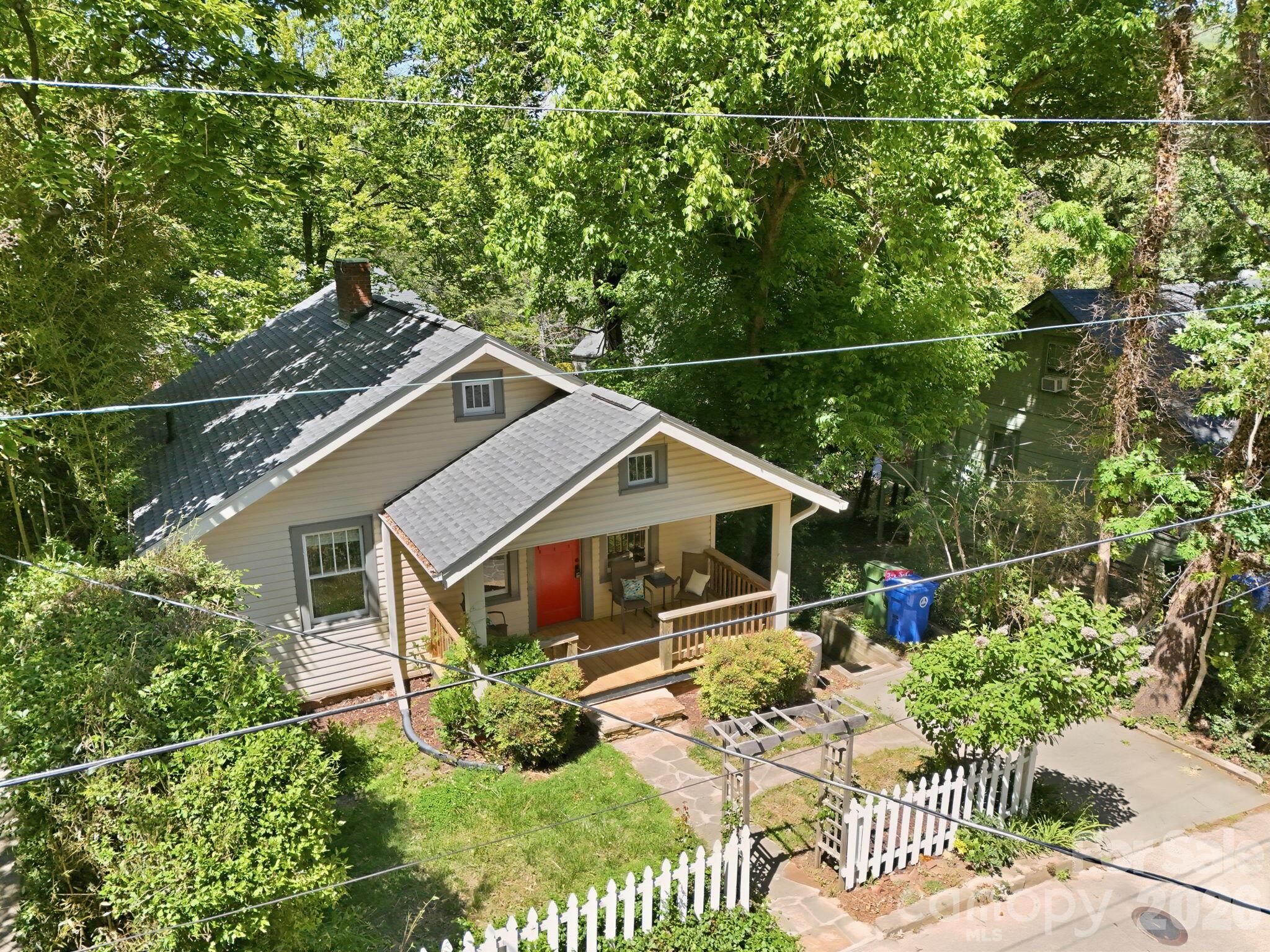 86 Annandale Avenue — Asheville