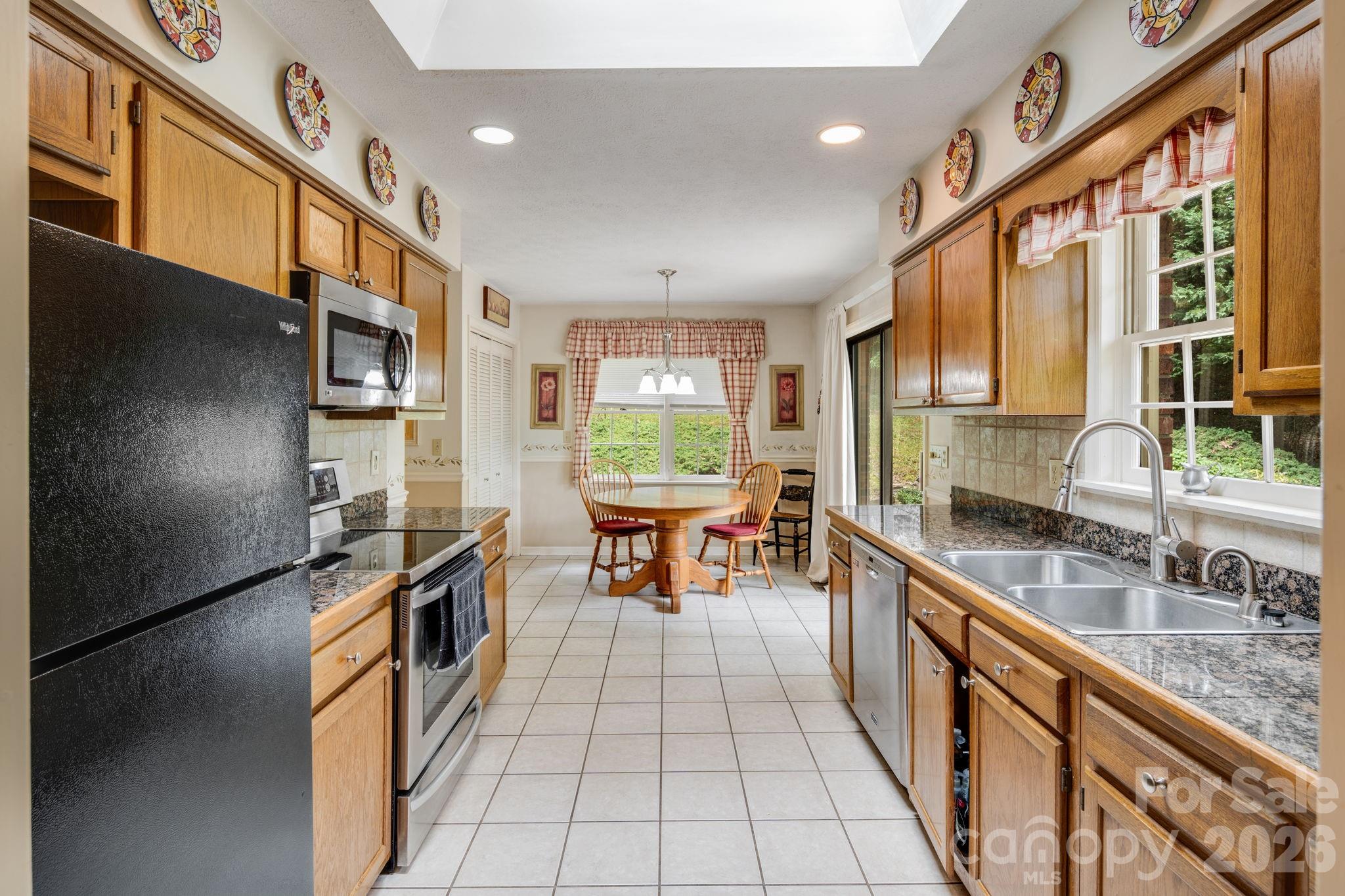 636 Goldview Drive — Hendersonville