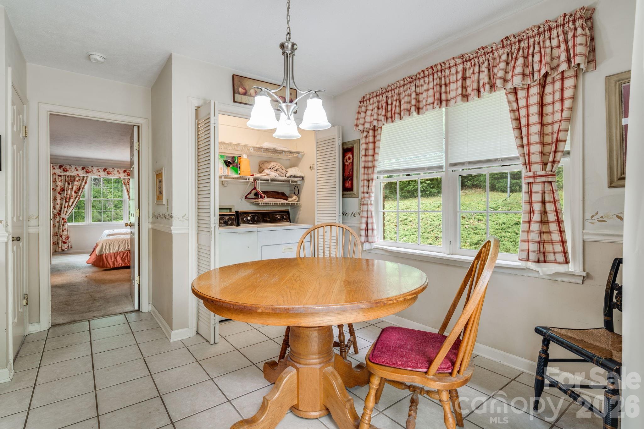 636 Goldview Drive — Hendersonville