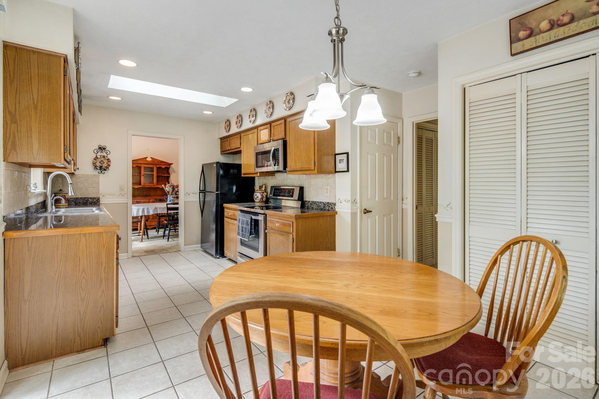 636 Goldview Drive — Hendersonville
