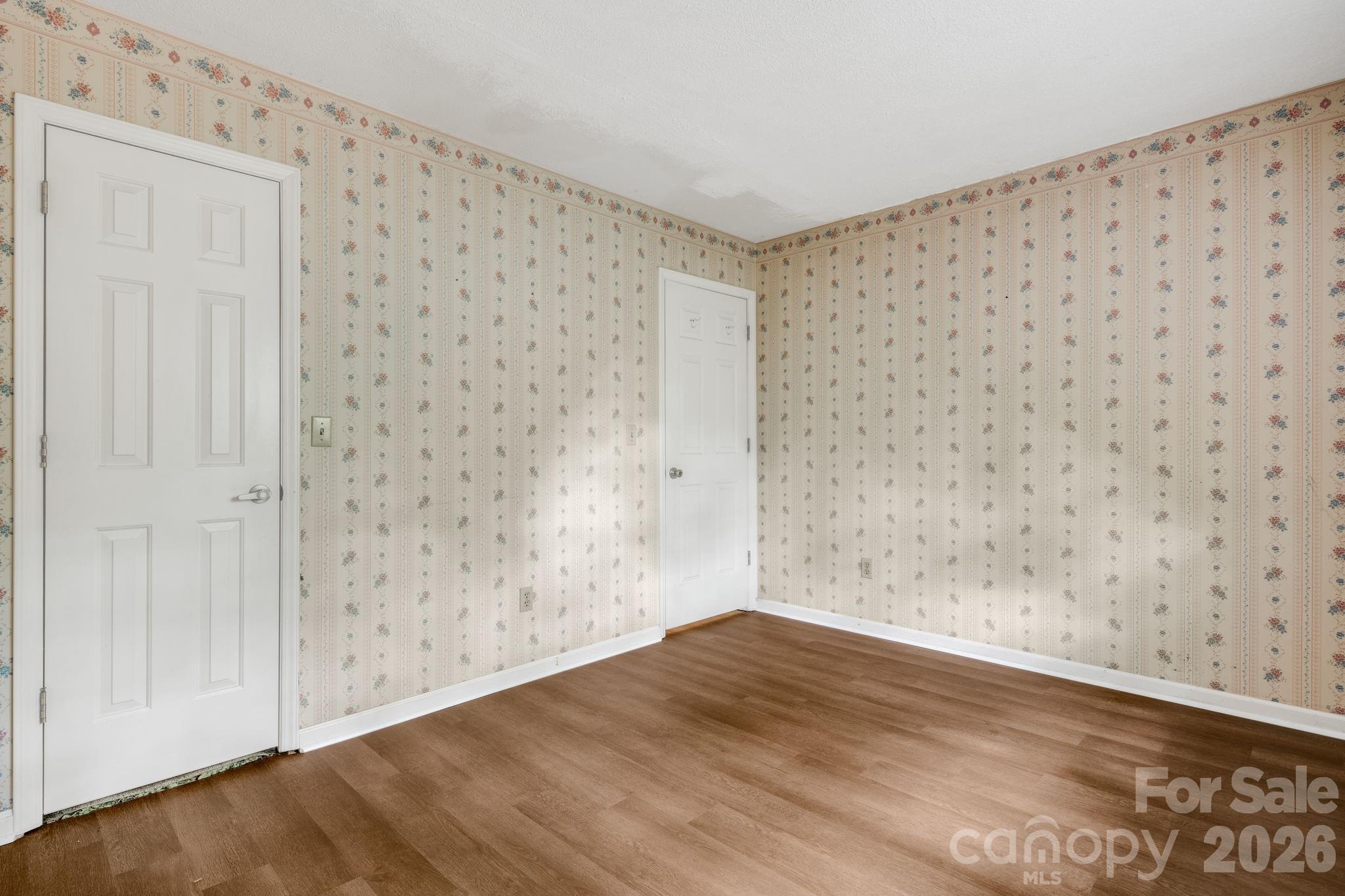 636 Goldview Drive — Hendersonville