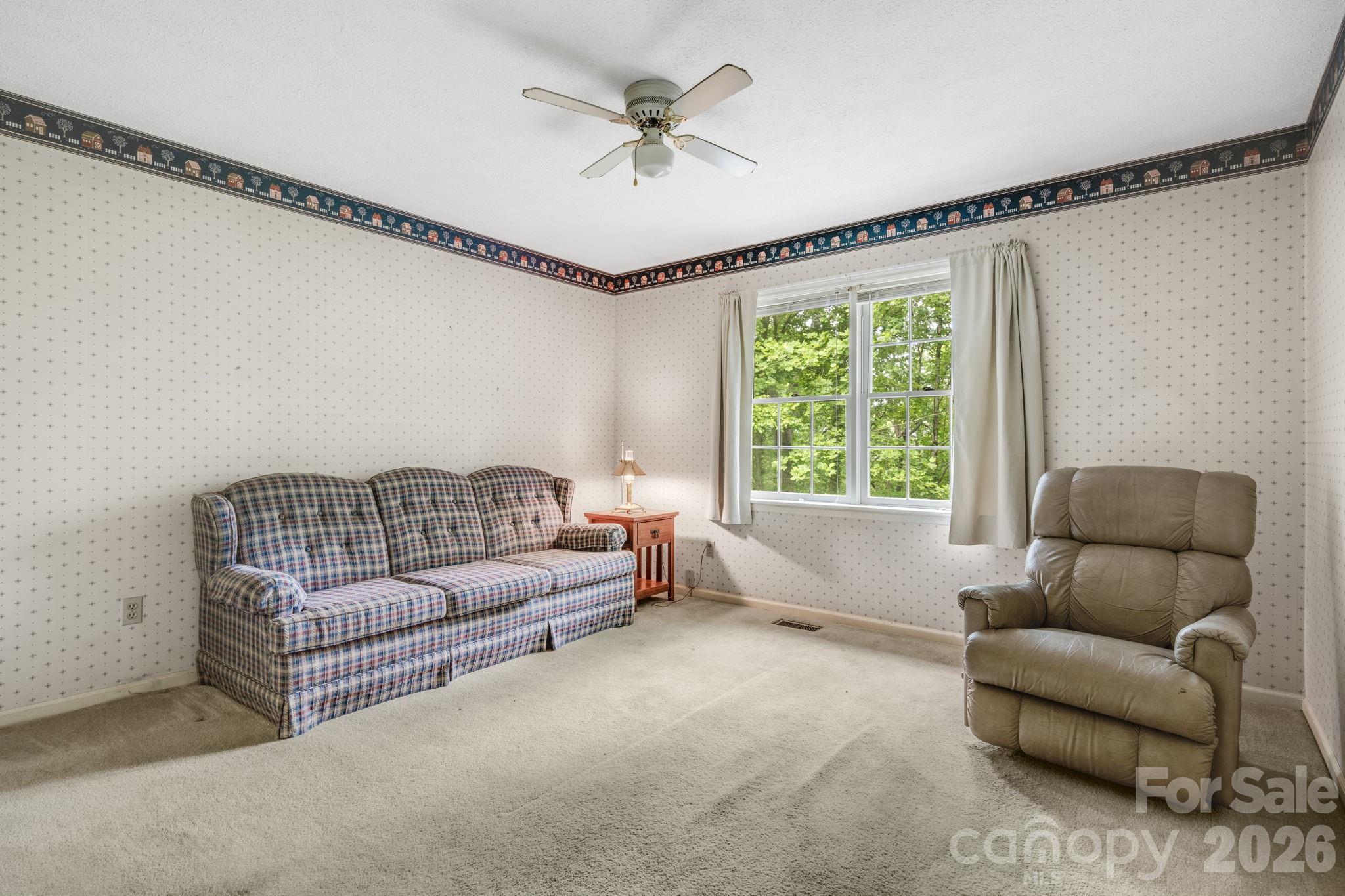 636 Goldview Drive — Hendersonville
