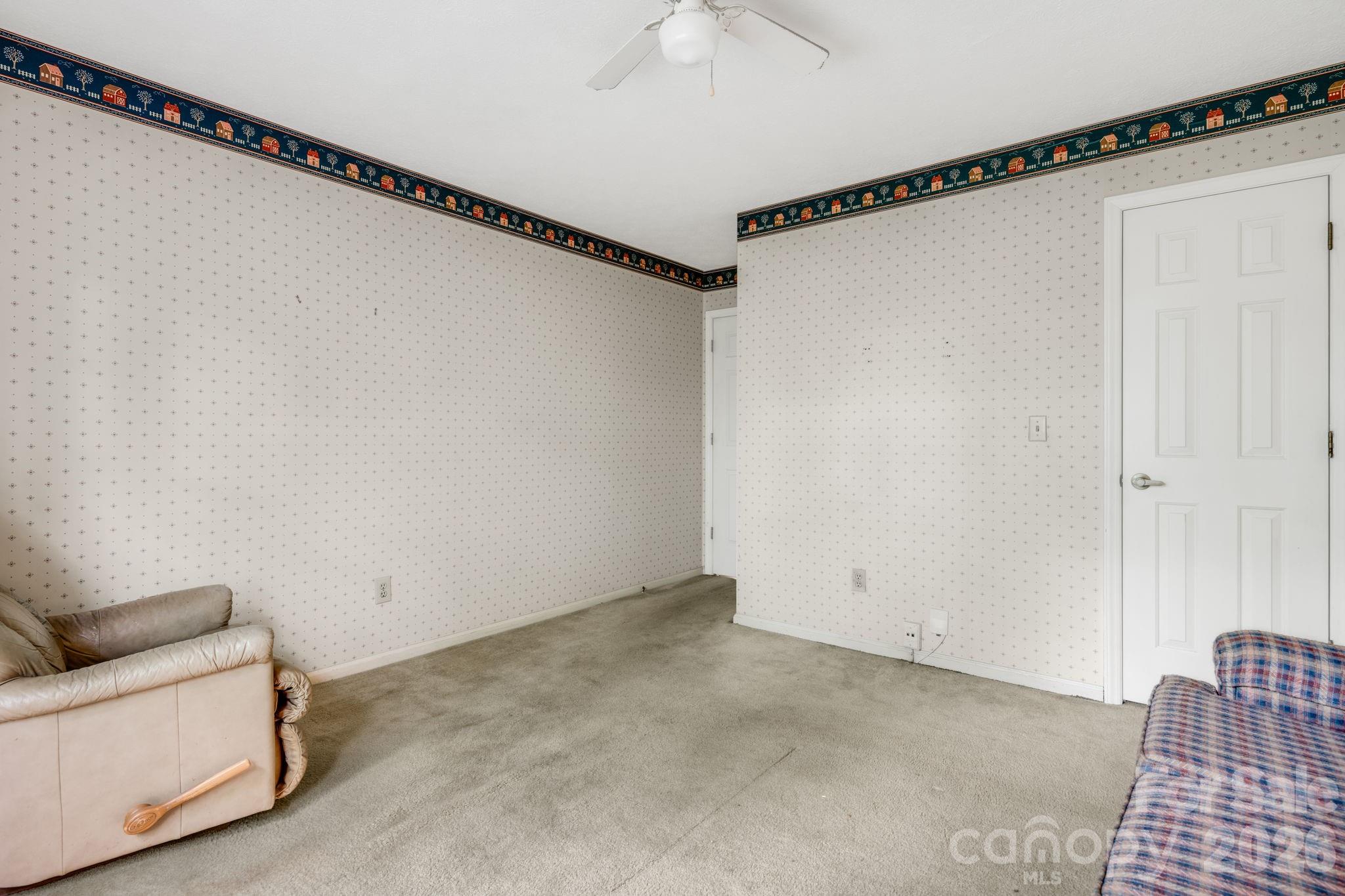 636 Goldview Drive — Hendersonville