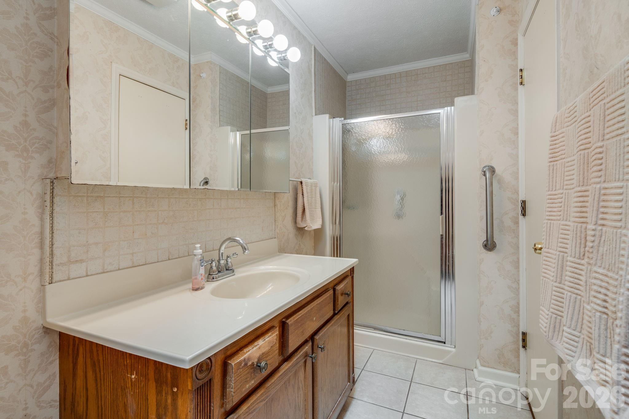 636 Goldview Drive — Hendersonville