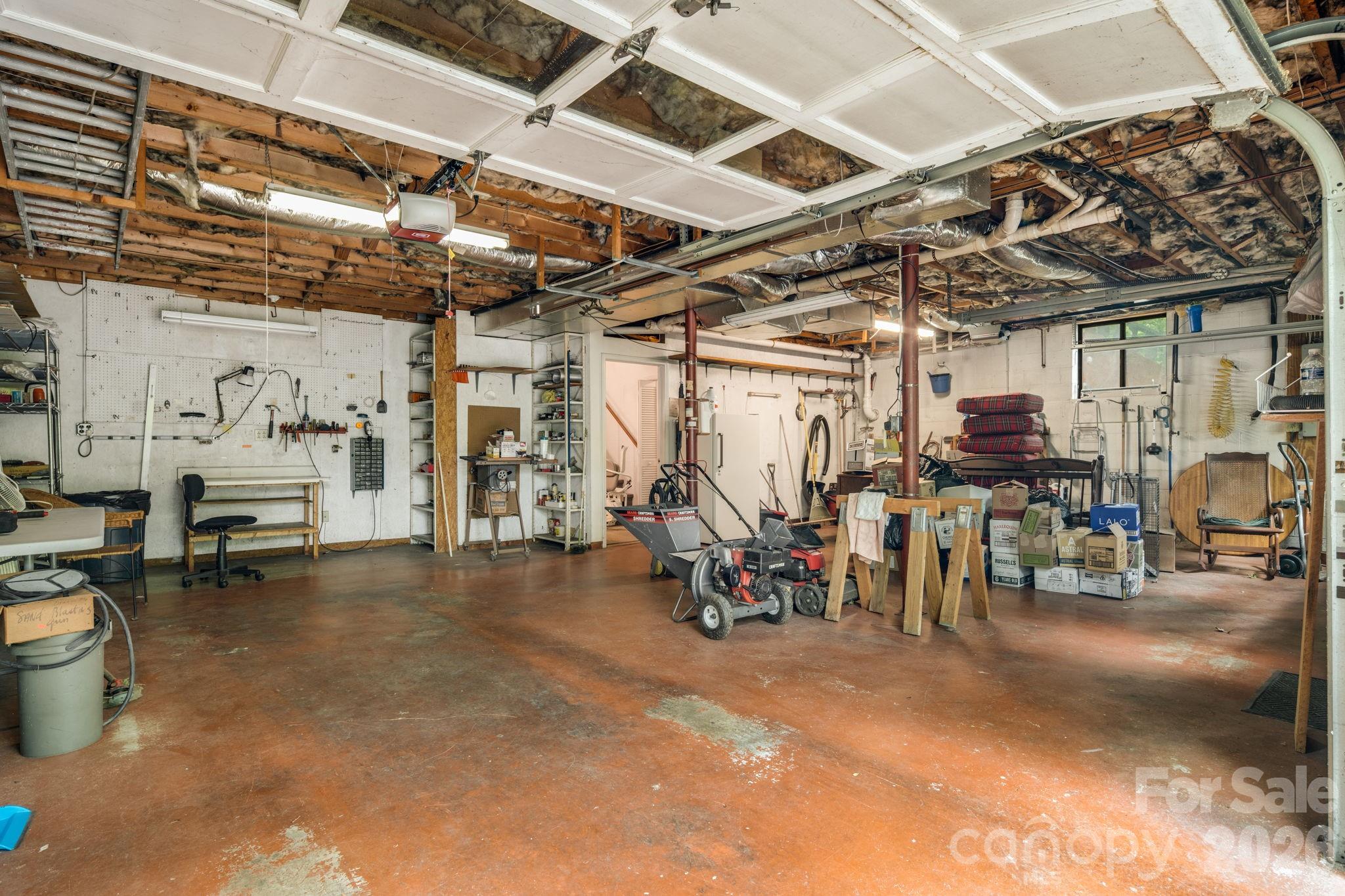 636 Goldview Drive — Hendersonville