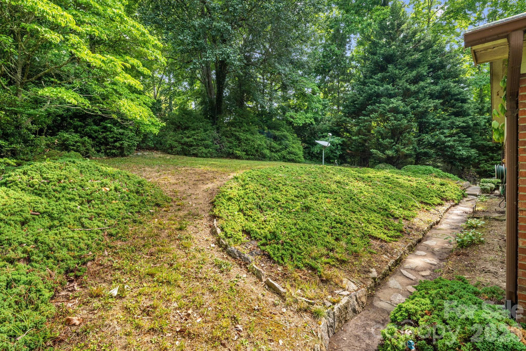 636 Goldview Drive — Hendersonville