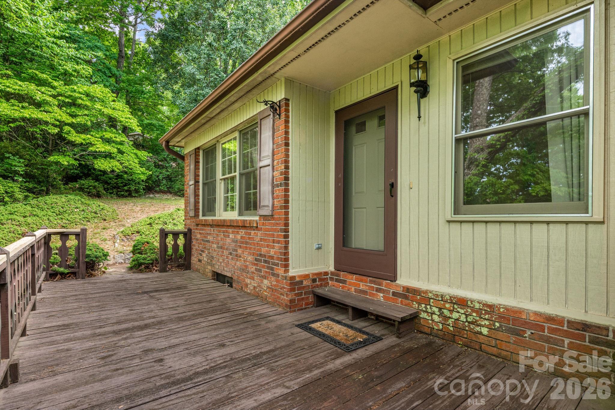 636 Goldview Drive — Hendersonville