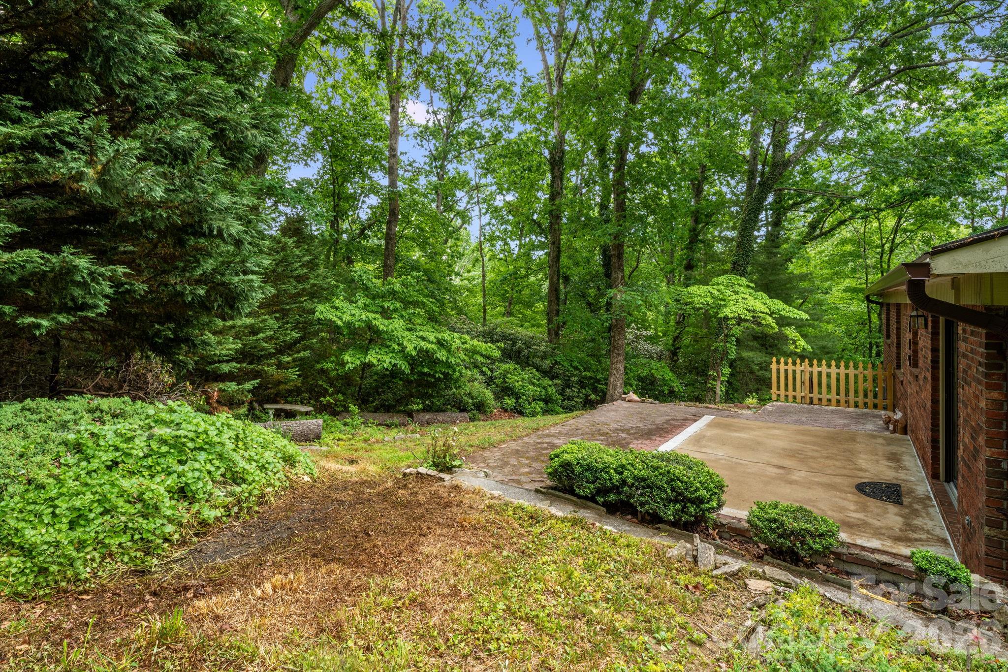 636 Goldview Drive — Hendersonville