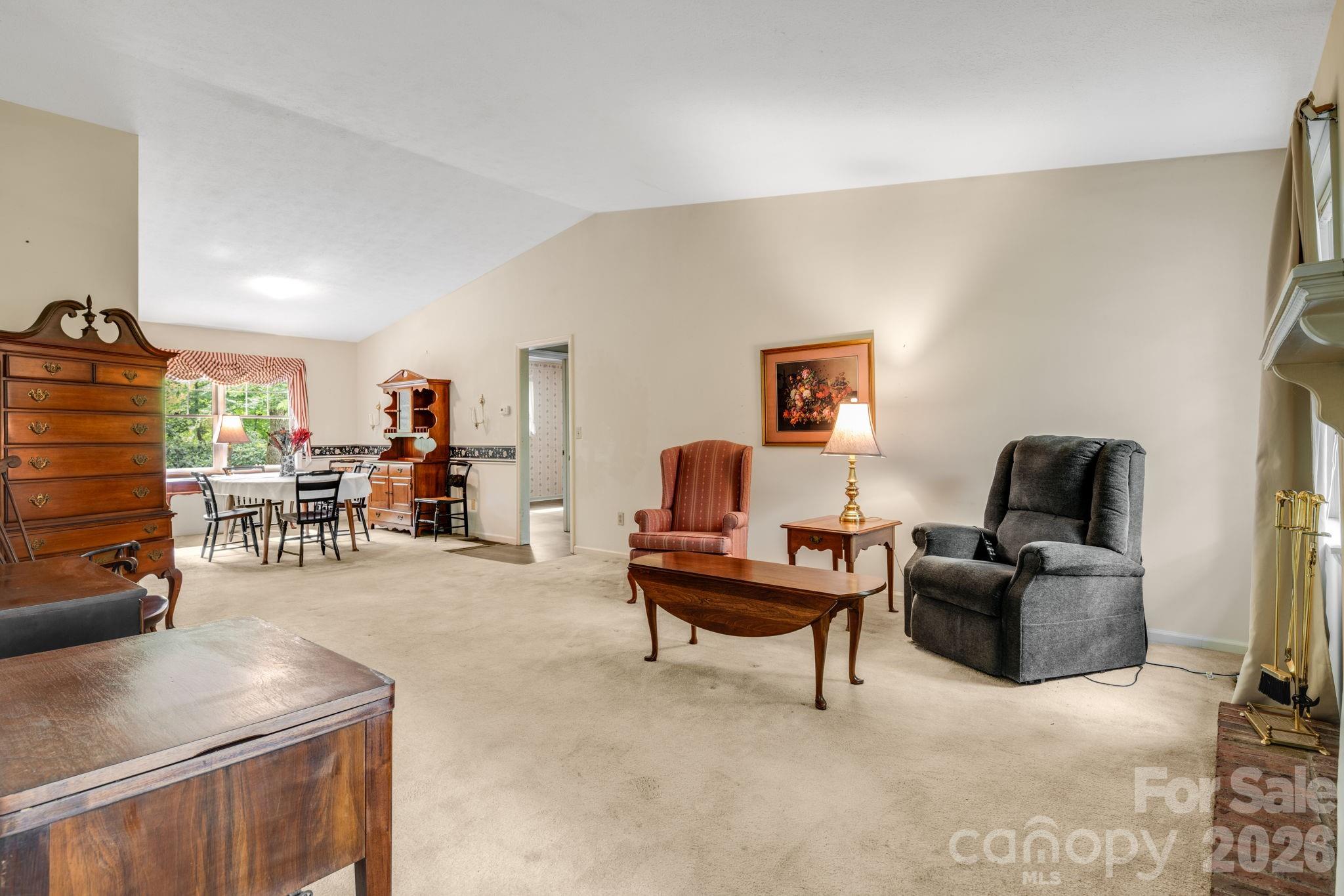 636 Goldview Drive — Hendersonville