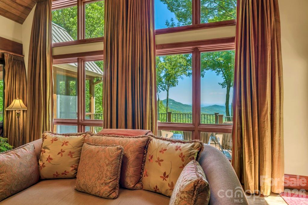 847 Old Orchard Road — Blowing Rock