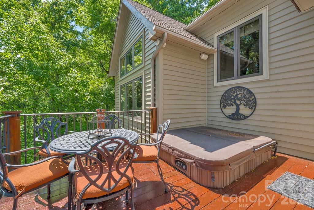 847 Old Orchard Road — Blowing Rock