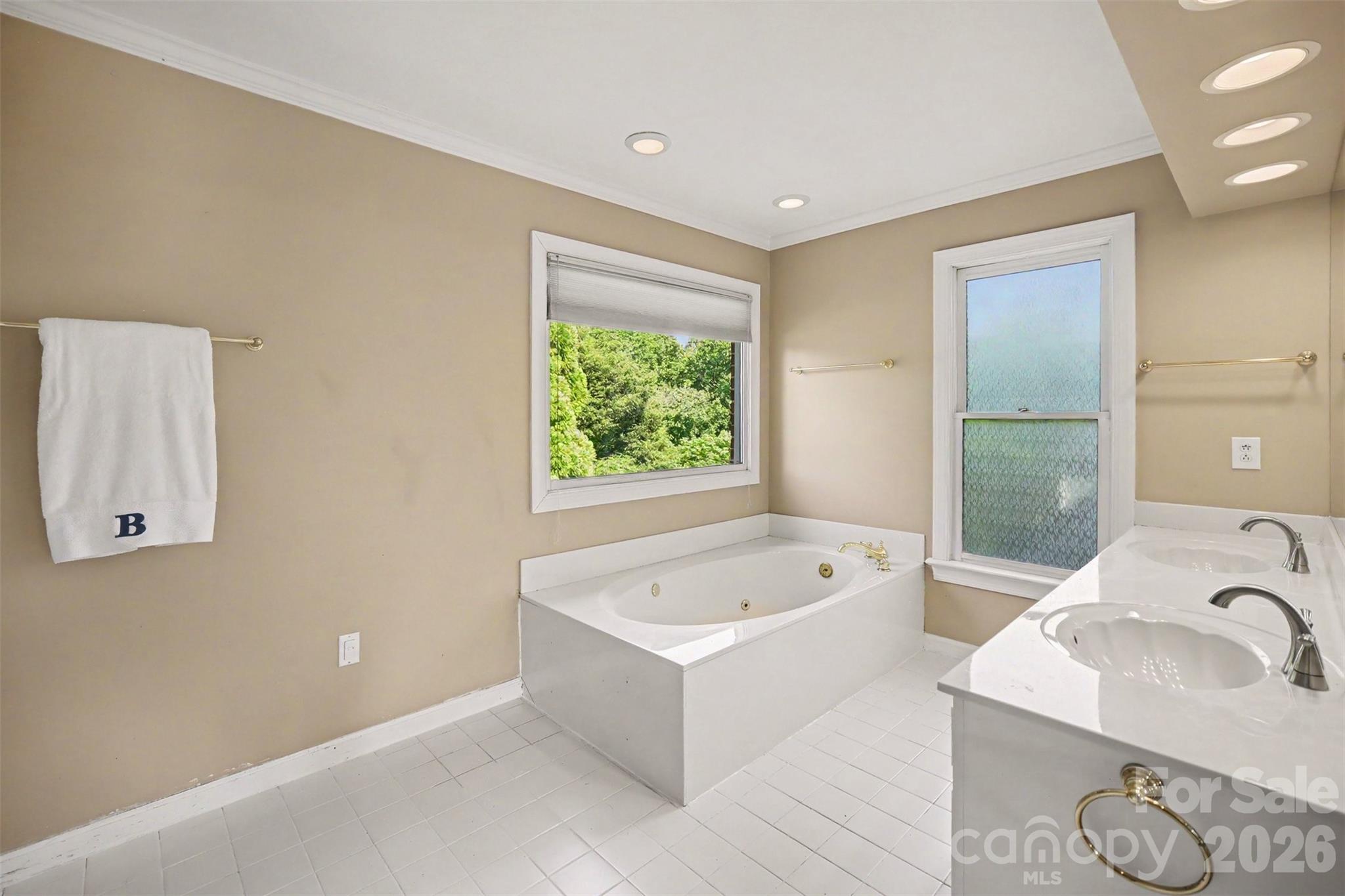 232 40th Avenue Drive NW — Hickory