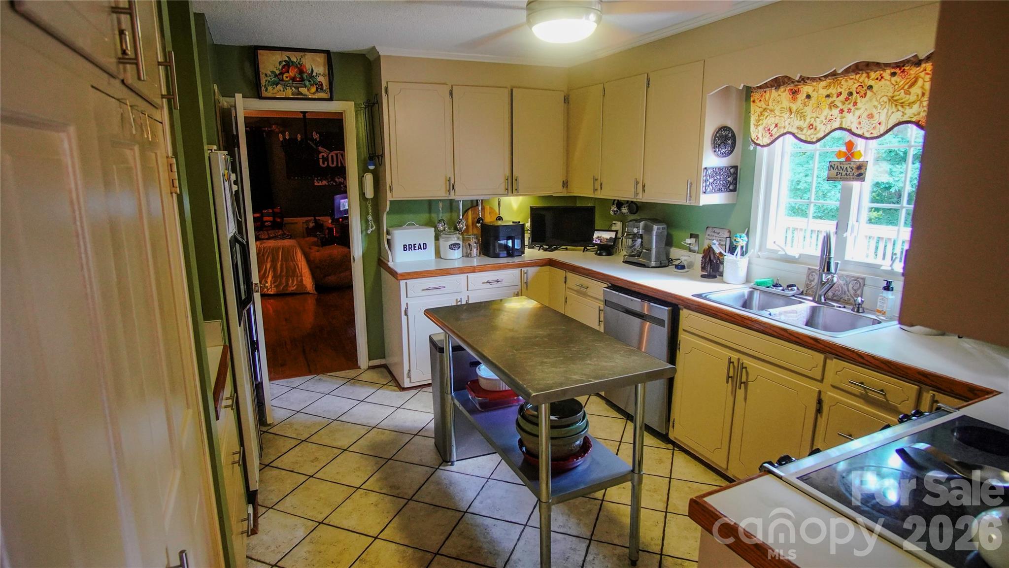 204 Old Stagecoach Road — Lawndale