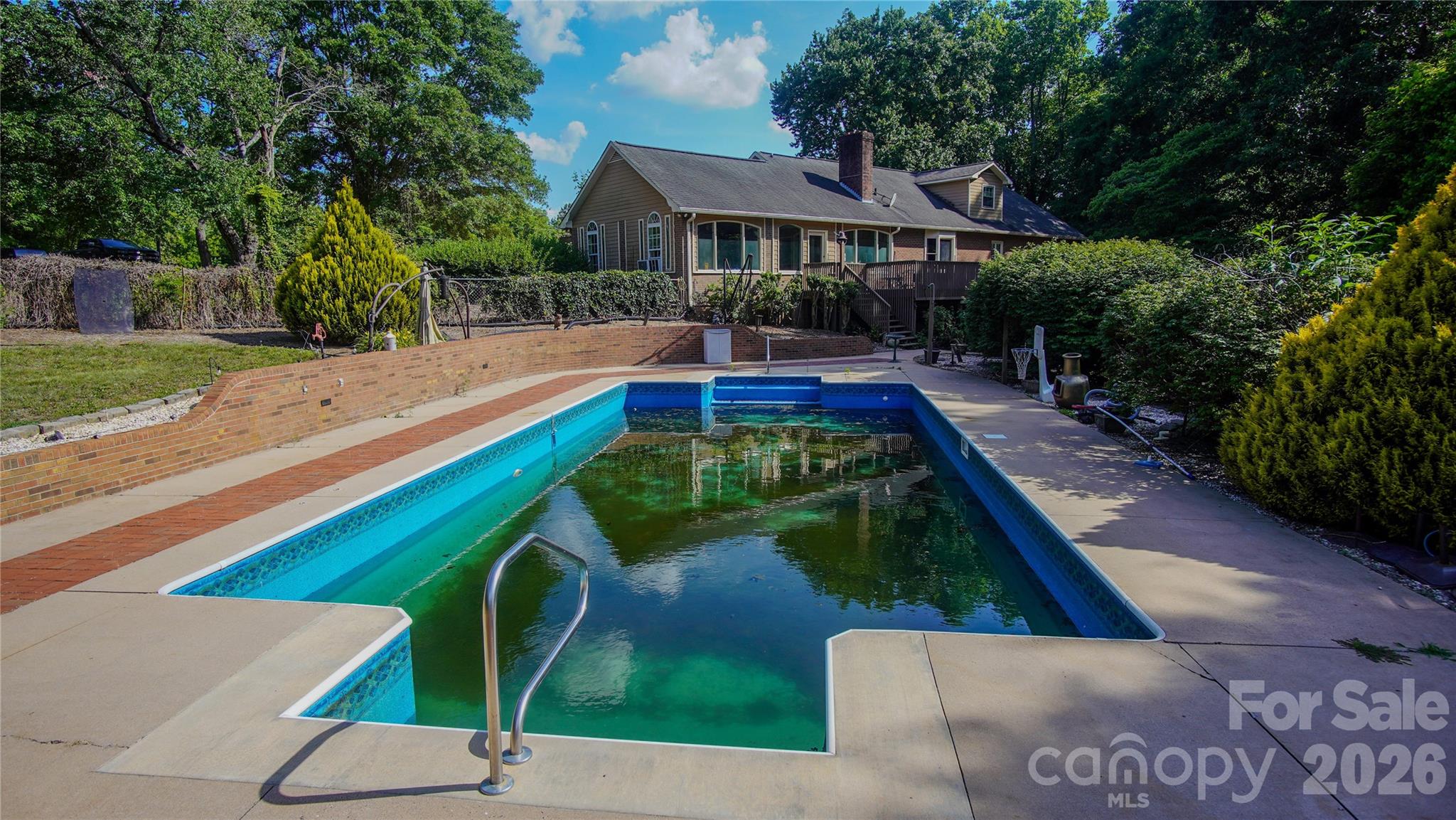 204 Old Stagecoach Road — Lawndale