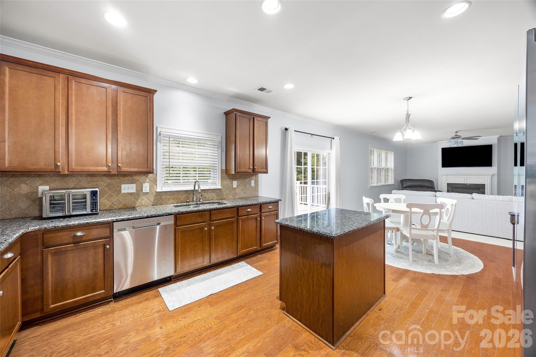 5093 Gladiola Way — Tega Cay