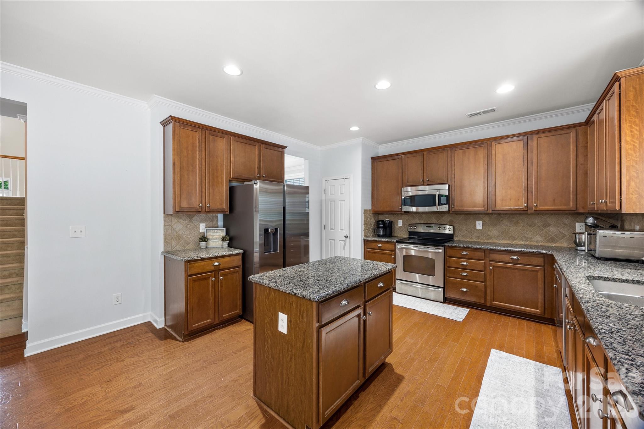 5093 Gladiola Way — Tega Cay