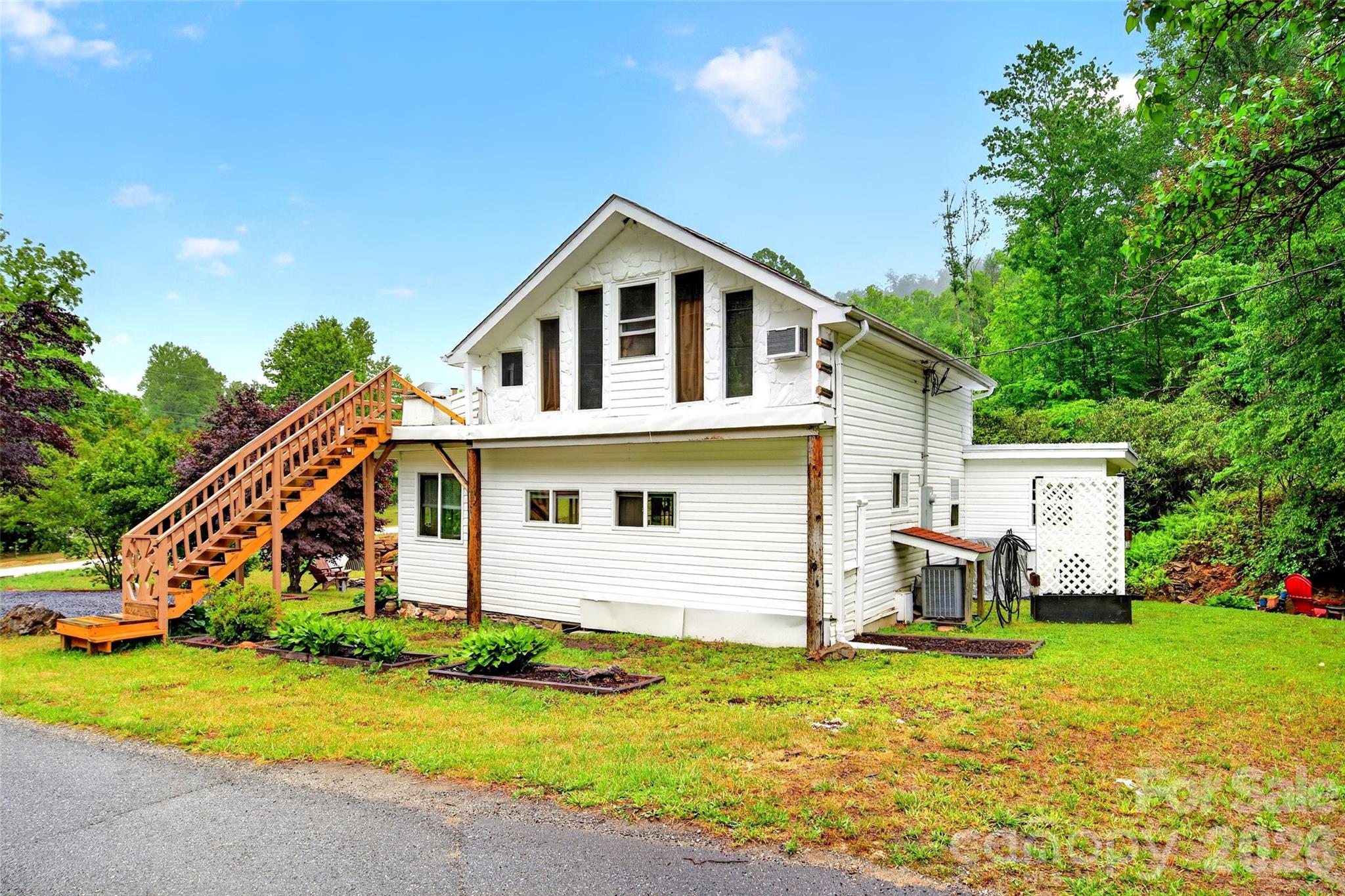 227 Locust Cove Road — Marion