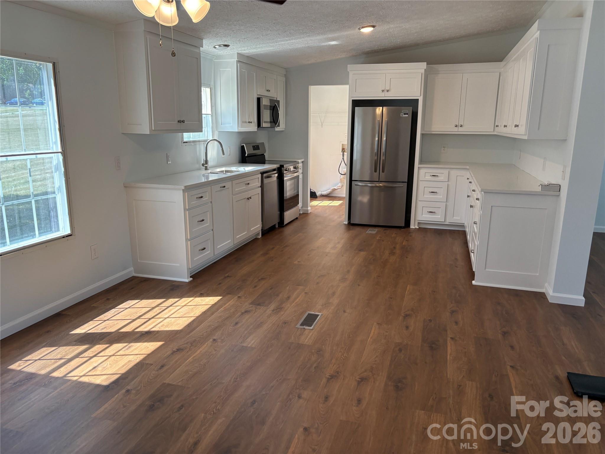 559 School Drive — Taylorsville