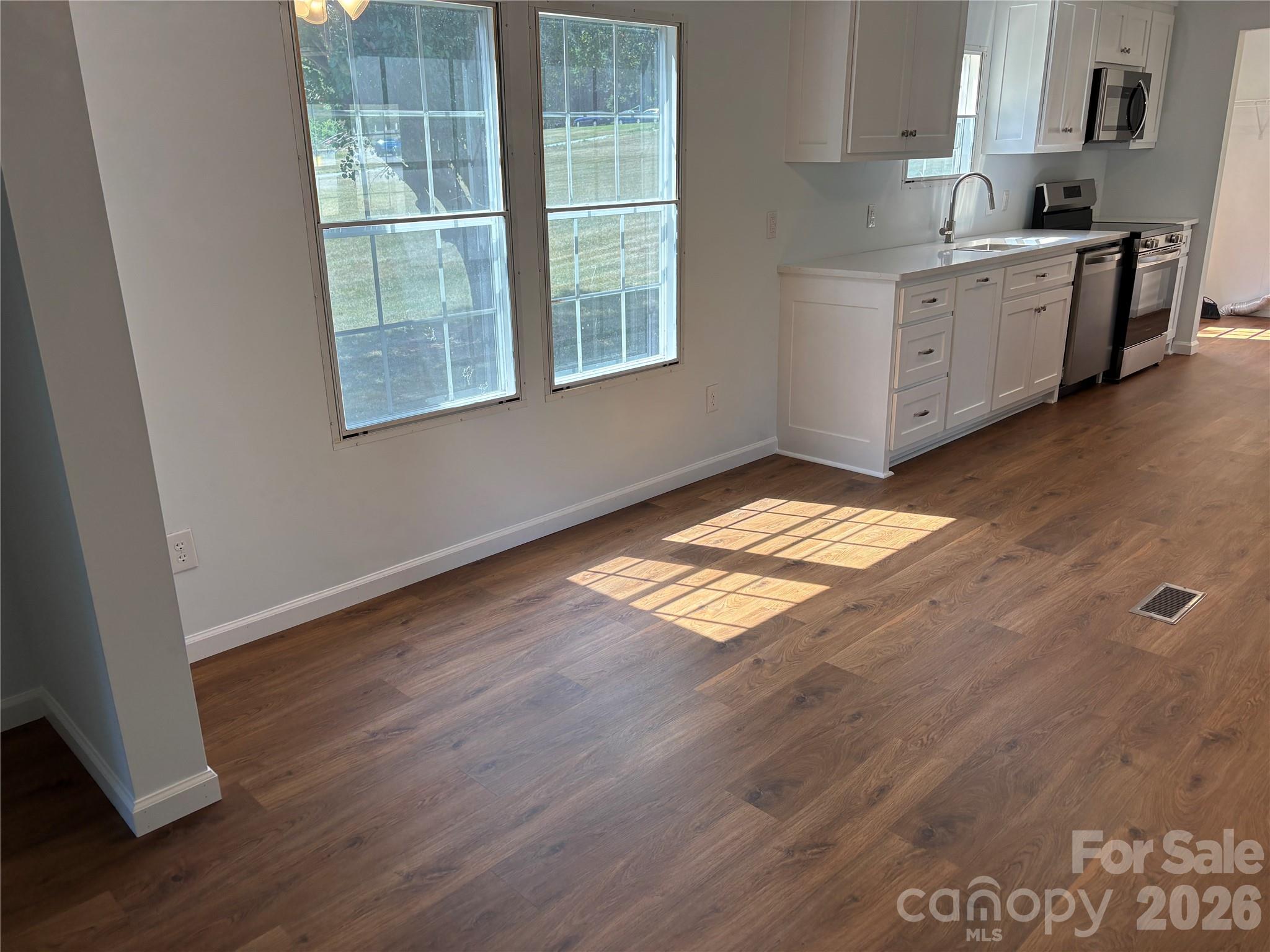 559 School Drive — Taylorsville