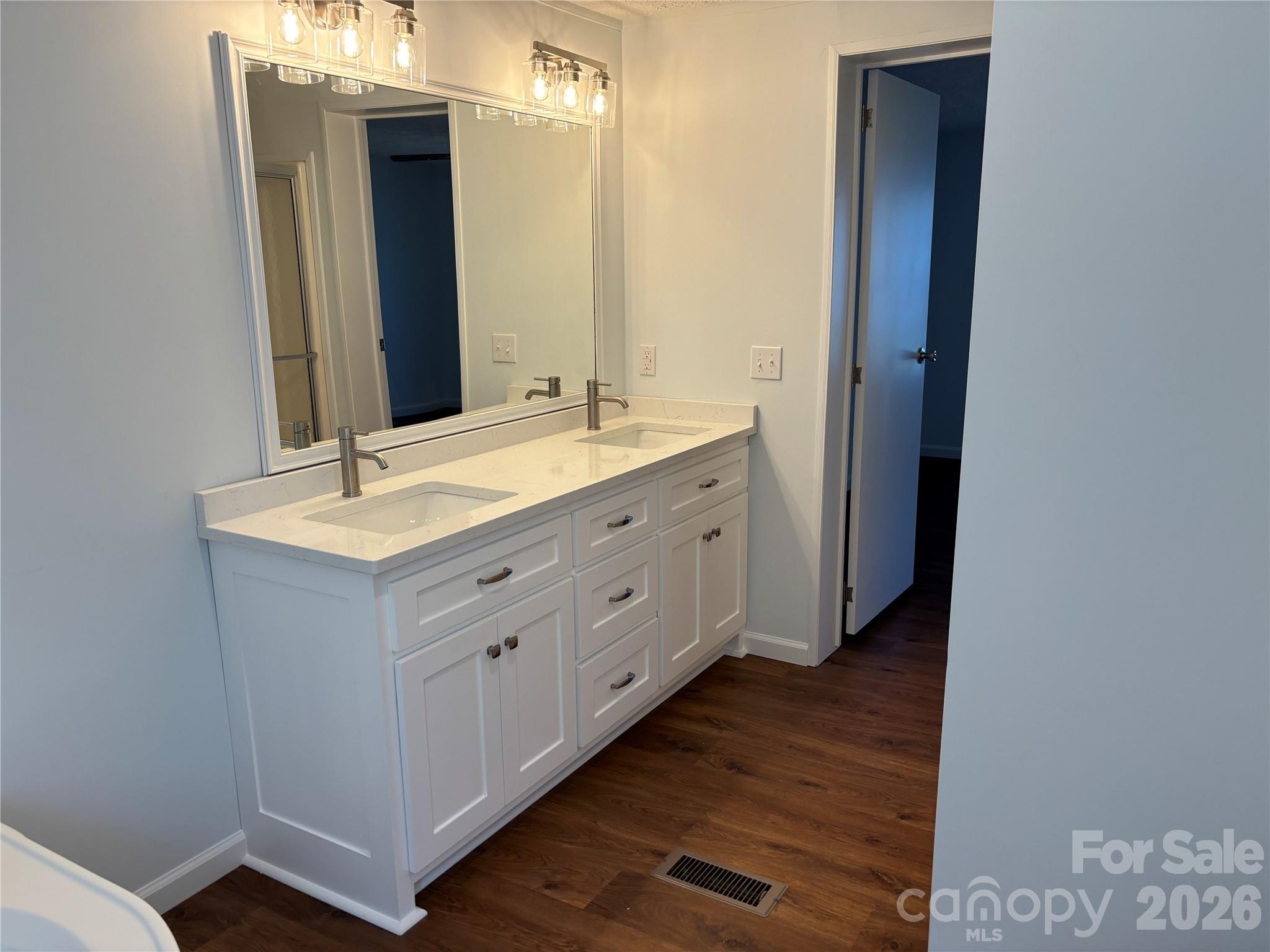 559 School Drive — Taylorsville