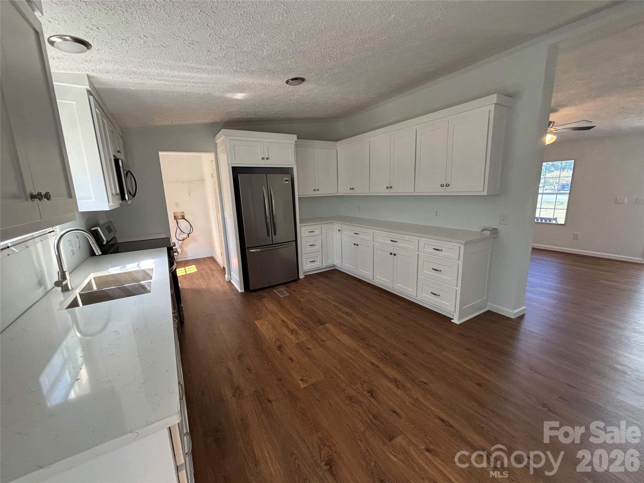559 School Drive — Taylorsville