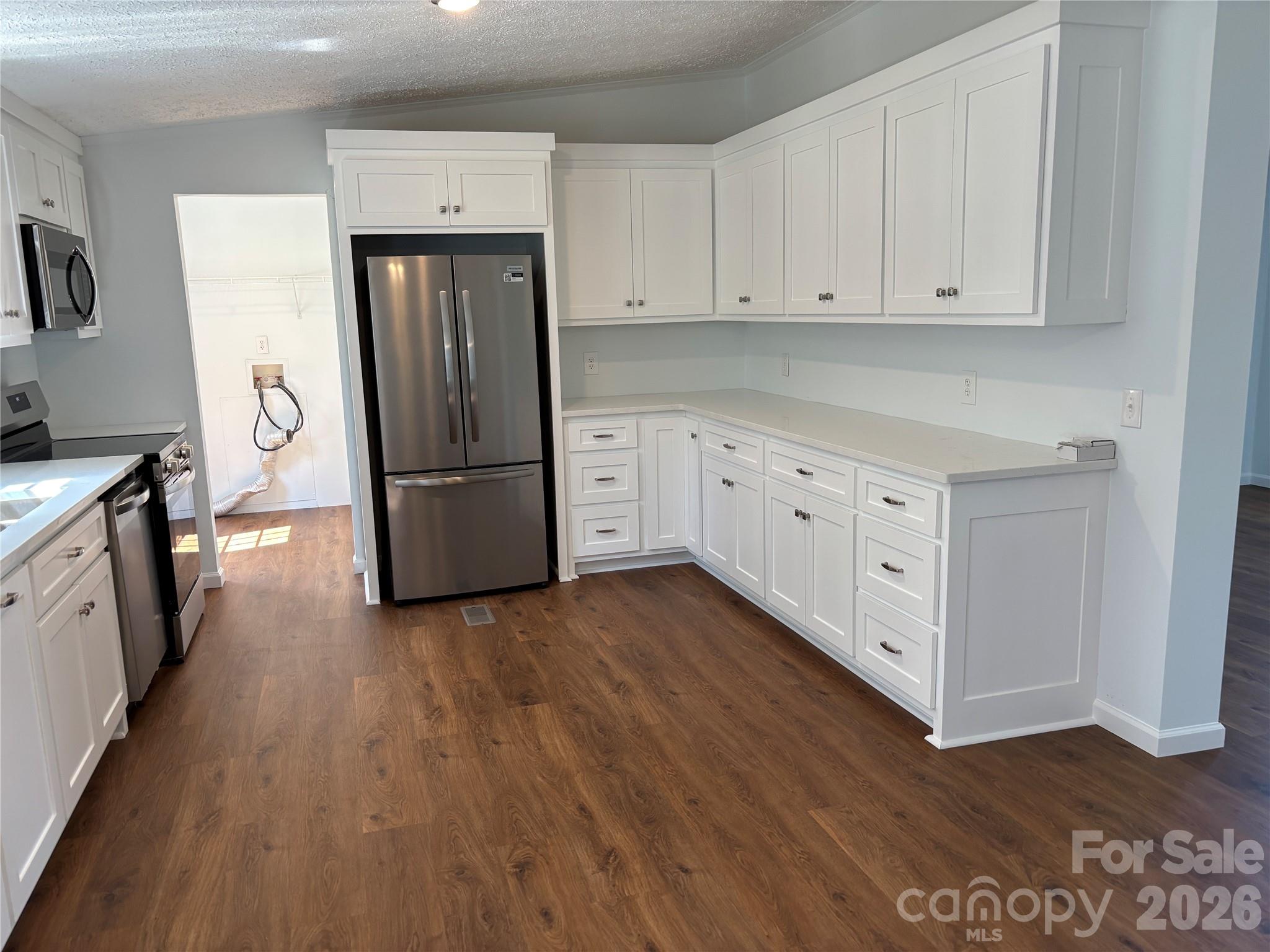 559 School Drive — Taylorsville