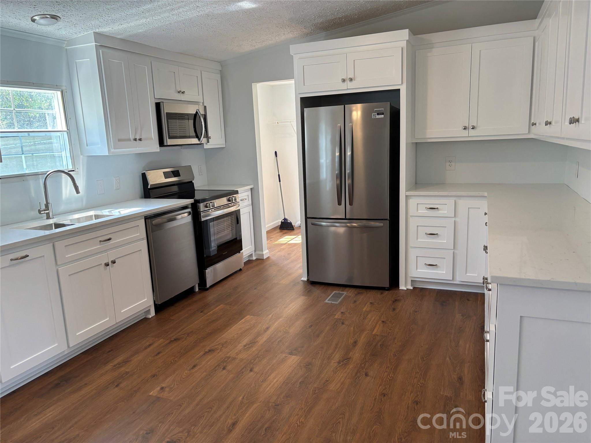 559 School Drive — Taylorsville