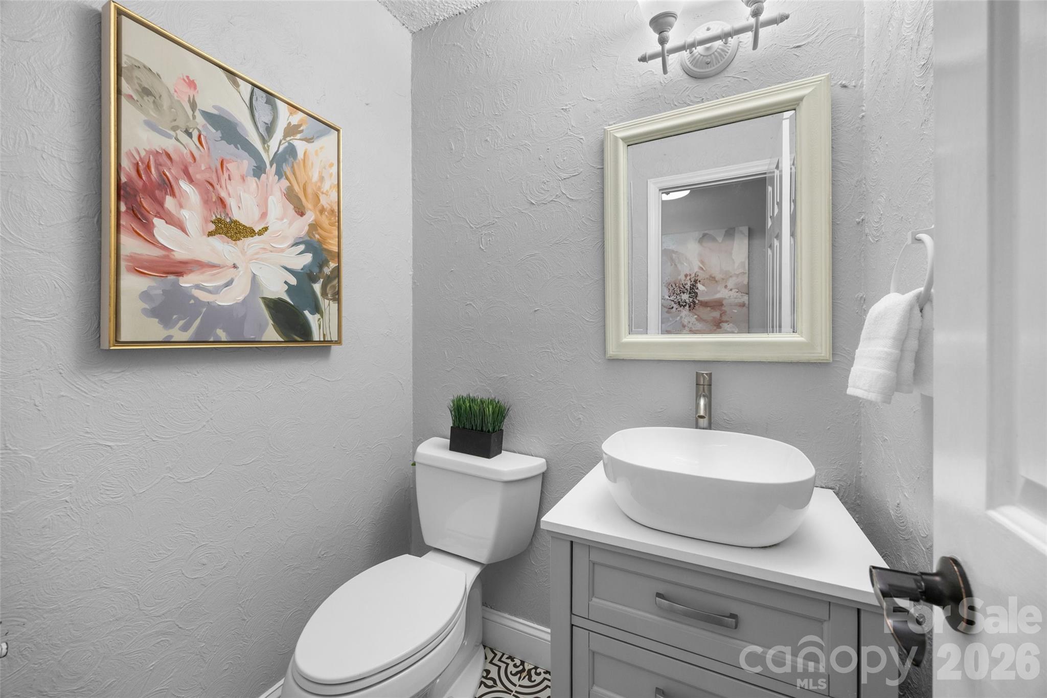 7057 Mariners Court — Tega Cay