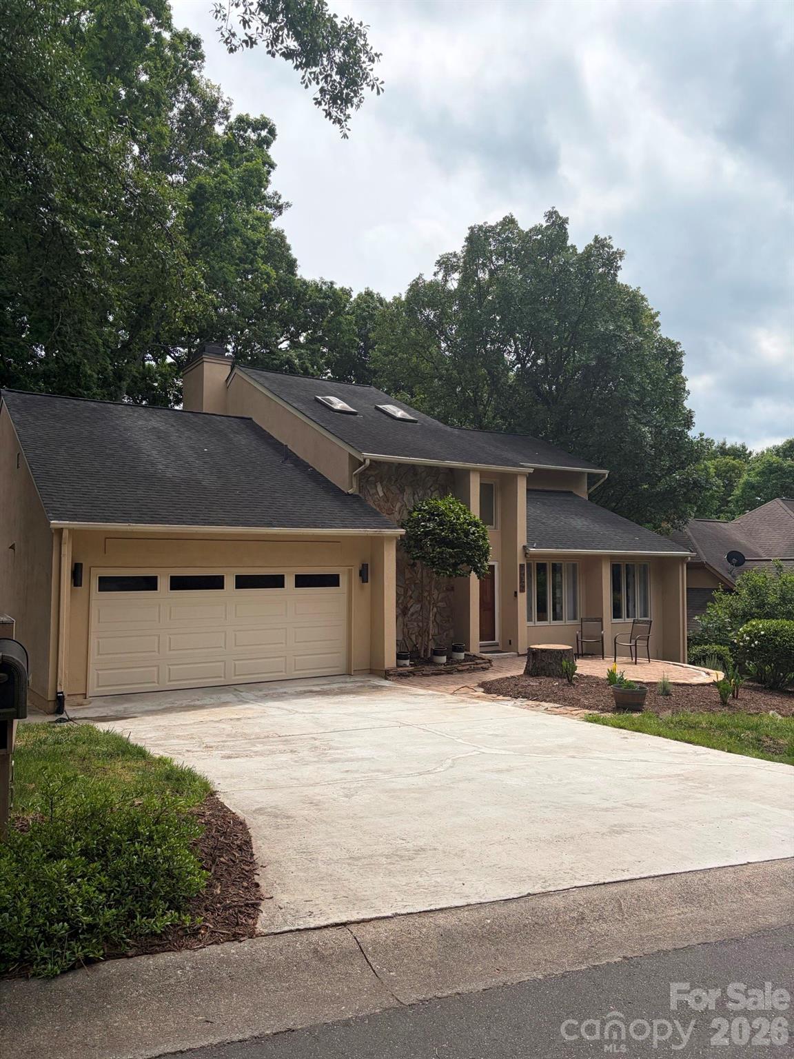 7057 Mariners Court — Tega Cay