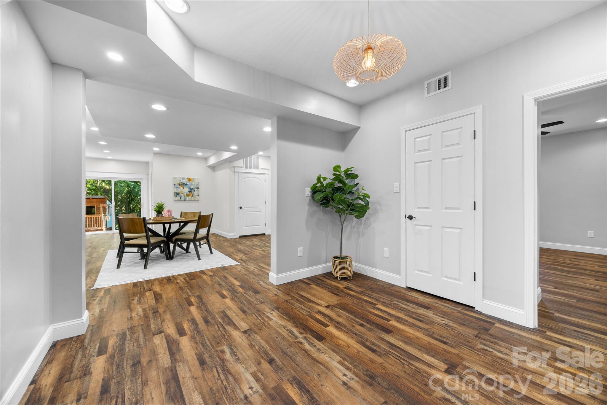 7057 Mariners Court — Tega Cay