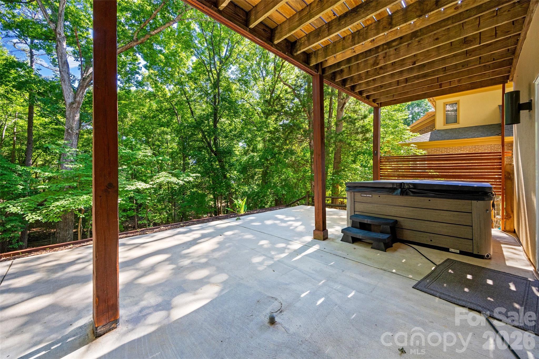 7057 Mariners Court — Tega Cay