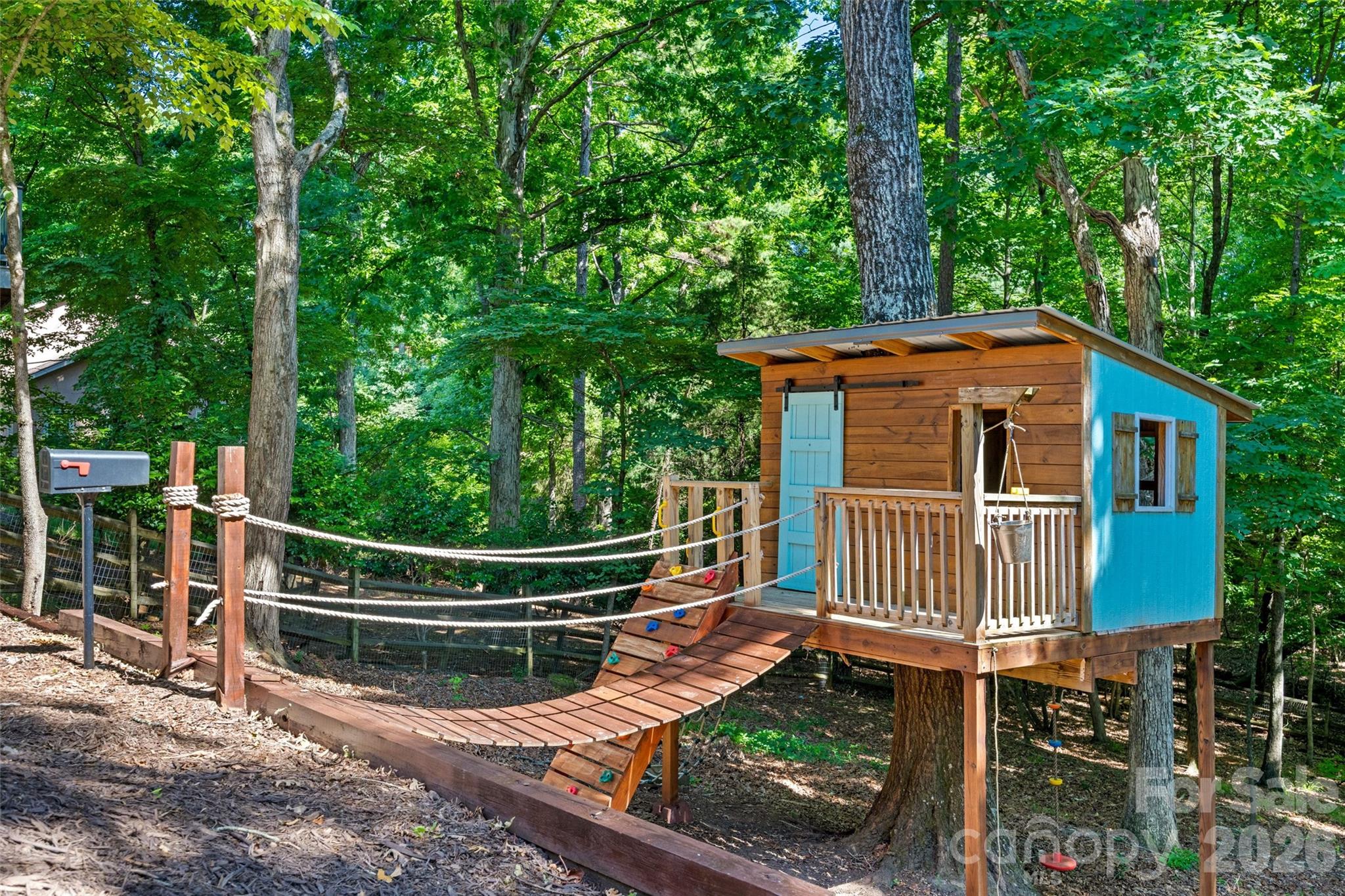 7057 Mariners Court — Tega Cay