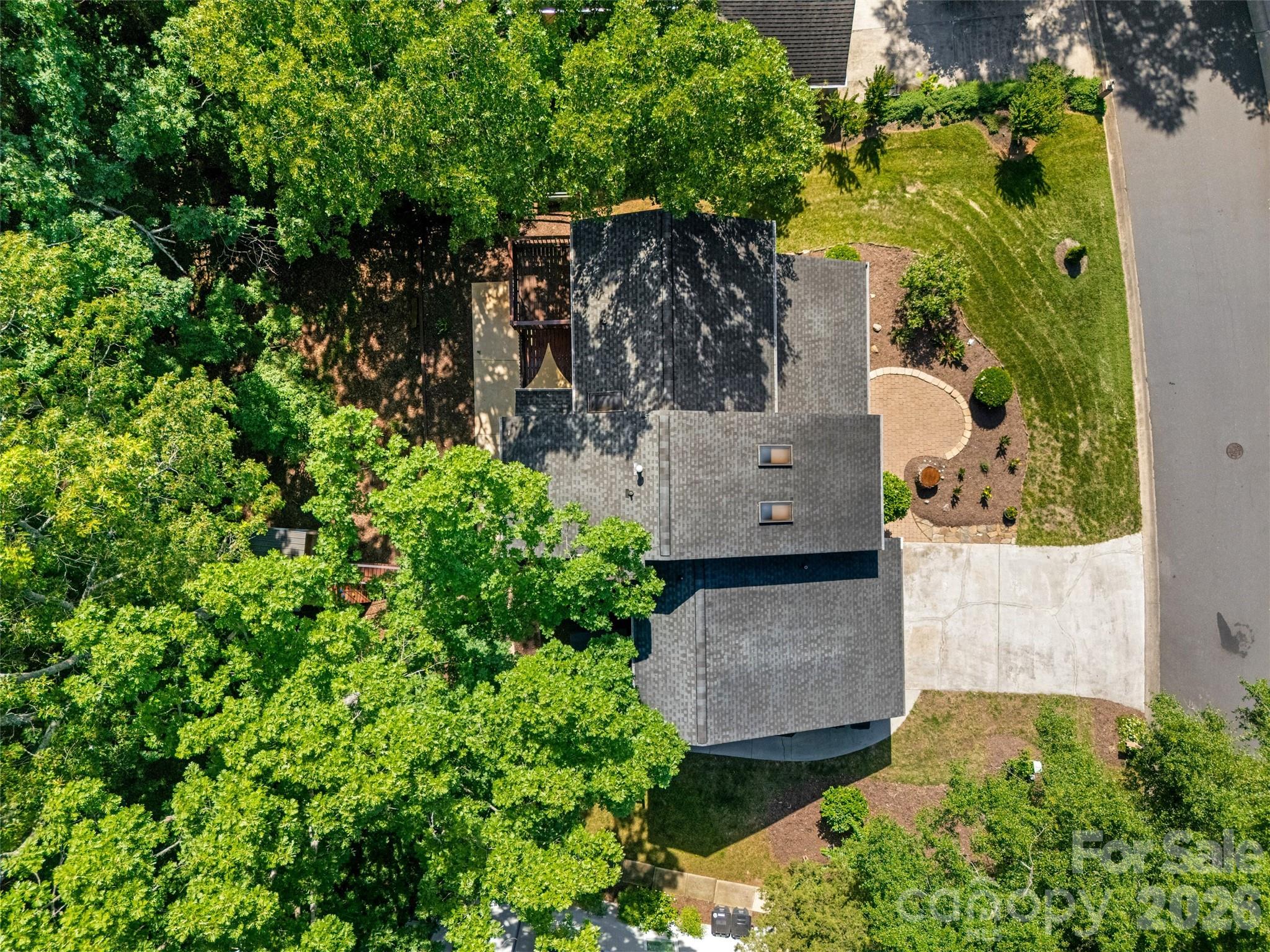 7057 Mariners Court — Tega Cay