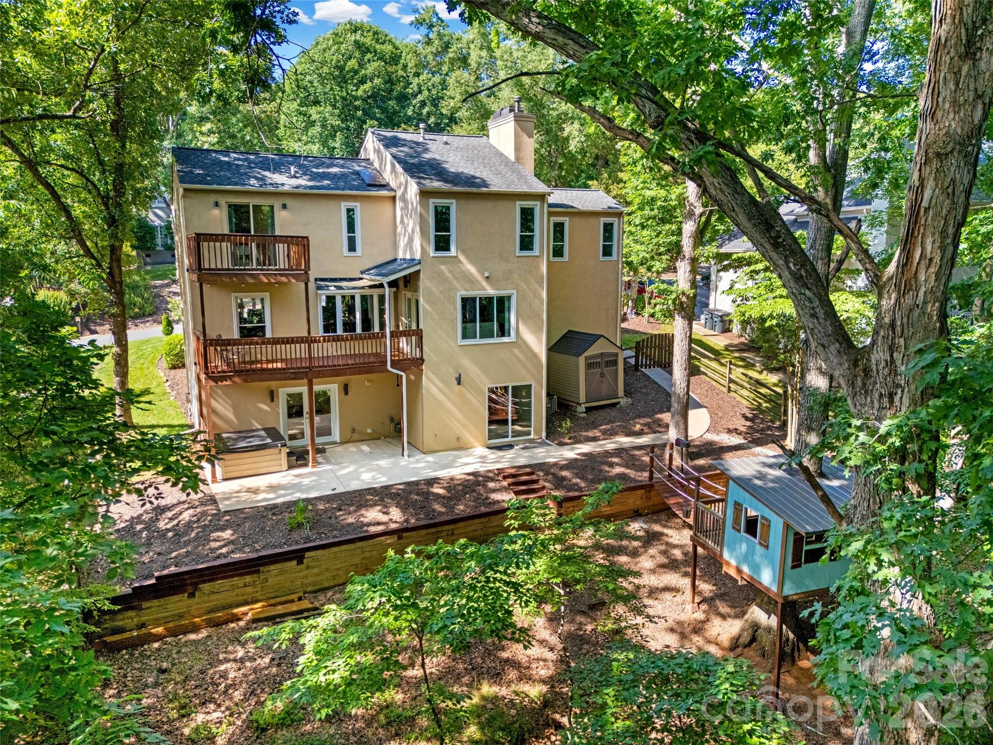 7057 Mariners Court — Tega Cay