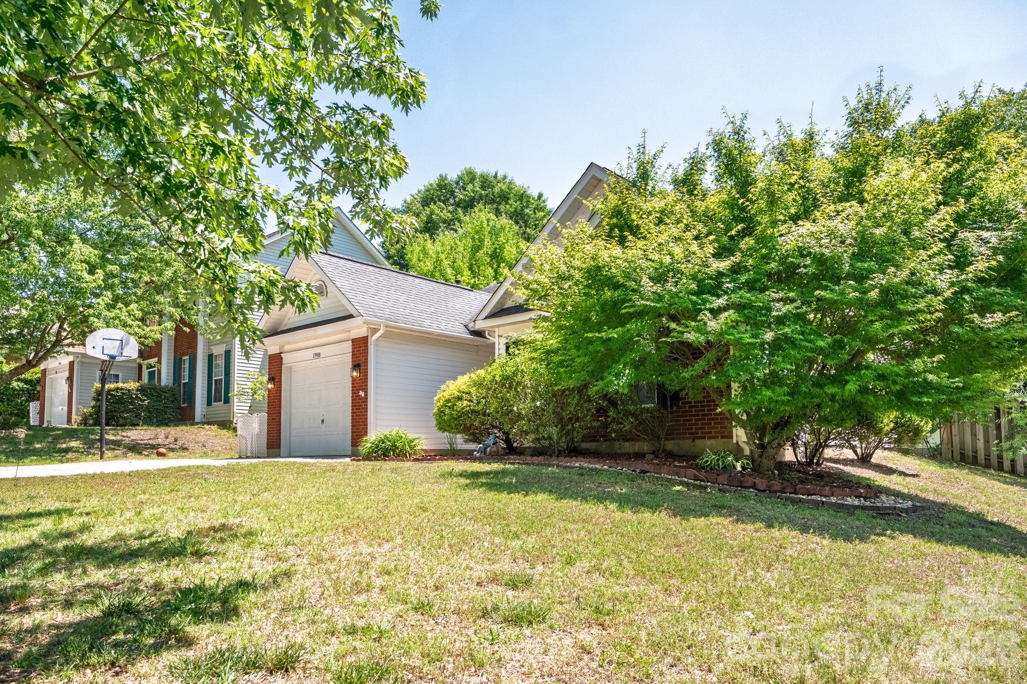 13908 Mcgloughlin Way Court — Charlotte