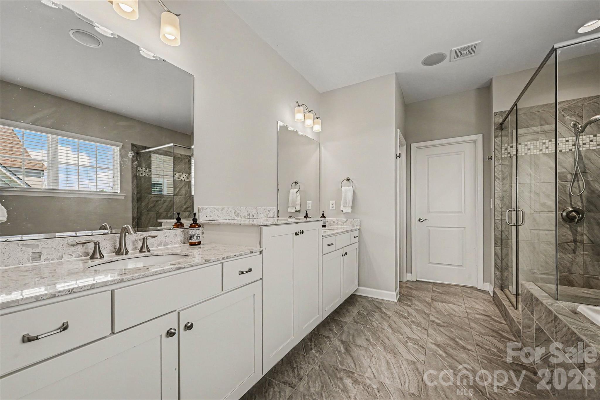 2507 Lochview Street — Pineville