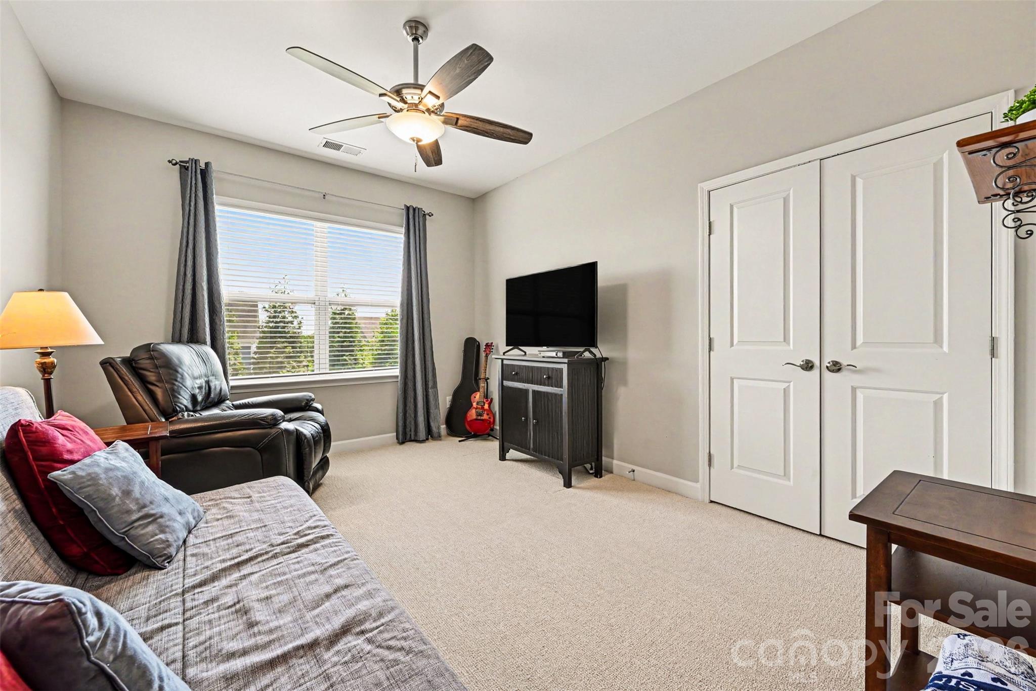 2507 Lochview Street — Pineville
