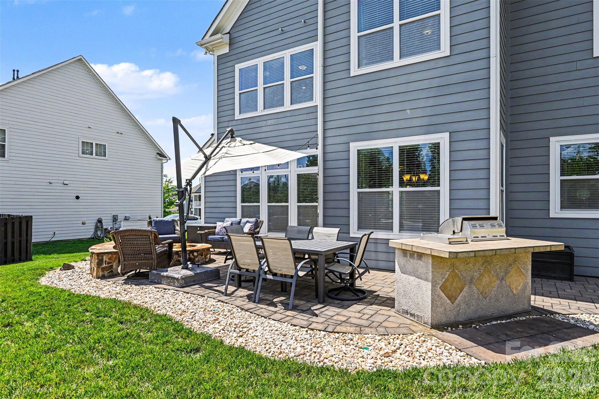2507 Lochview Street — Pineville